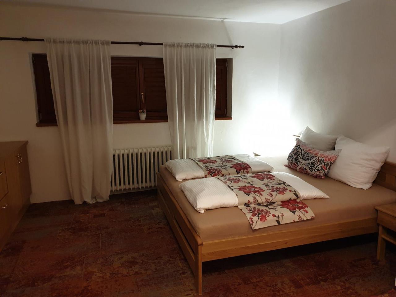 Hotel Koruna Rožnov pod Radhoštěm Zewnętrze zdjęcie